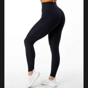 Alphalete - Alpholux Wonder Leggings - 30” (BRAND NEW WITH TAGS)